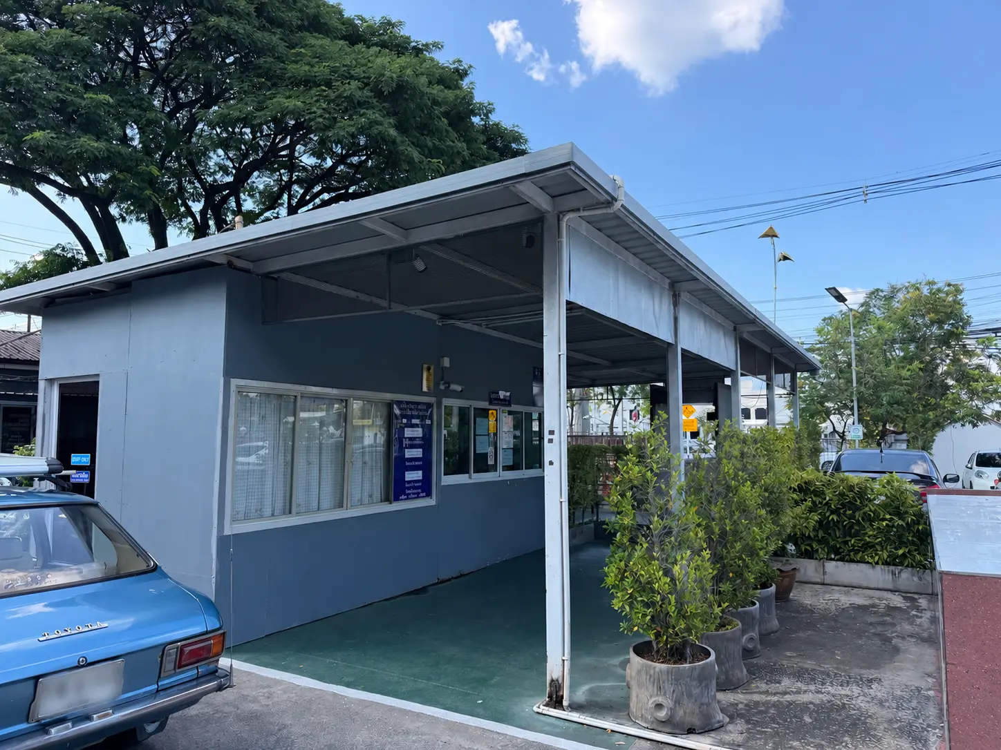 チェンマイ移民局の建物受付